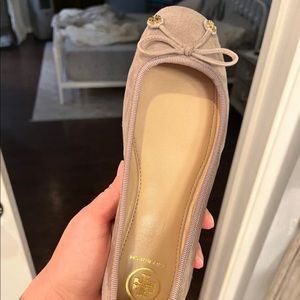 Tory Burch suede flats.. Size 8 fits like a 6 1/2-7.. Comes with Box/Dust Bag.